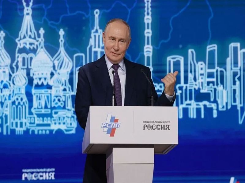 Putin pushes for stronger tech cooperation with BRICS, urges businesses to join new committee