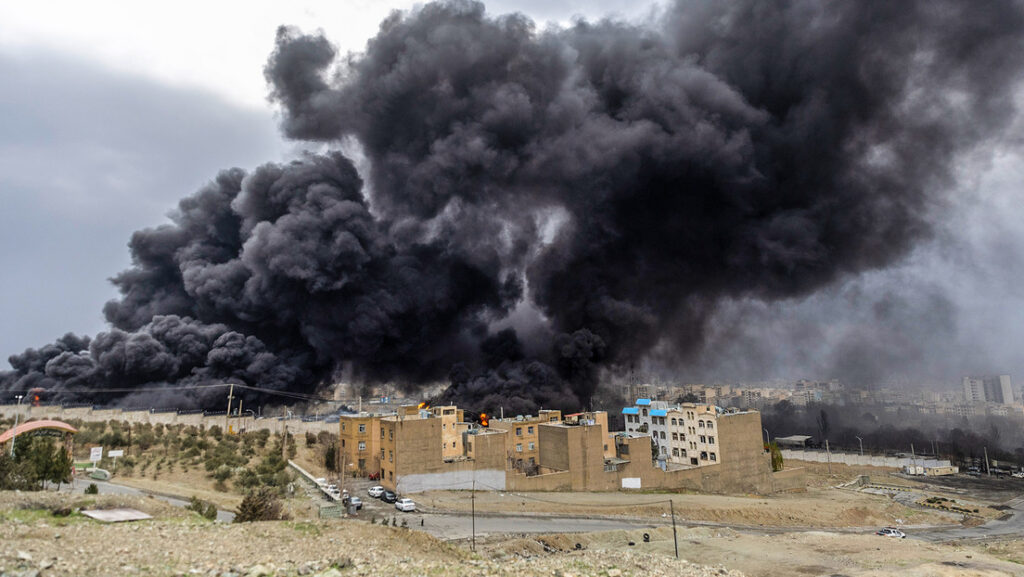 Jeffrey Sachs: Solo 3 países (todos de los BRICS) pueden detener la guerra de EE.UU. e Israel contra Irán