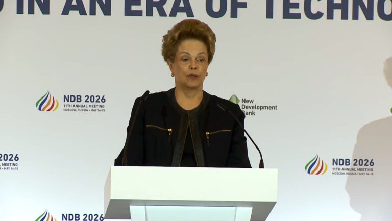 Dilma Rousseff esboza la estrategia del banco de los BRICS para poder responder a las crisis globales