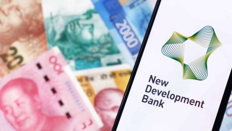 Governo discute TV 3.0 e Correios com Banco dos Brics na China