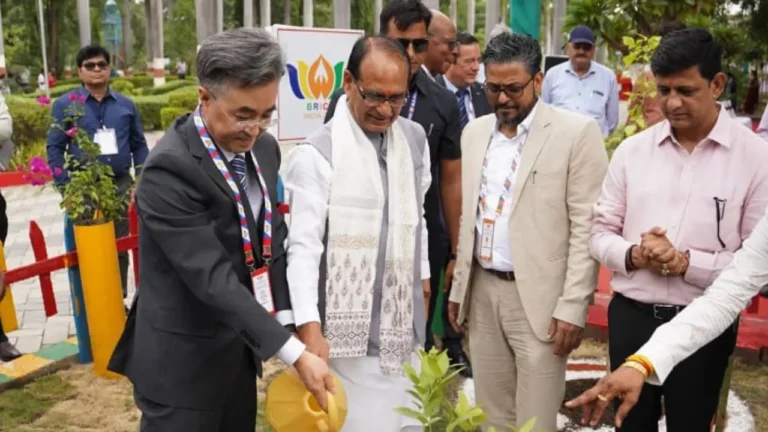 इंदौर: ब्रिक्स कृषि सम्मेलन के अंतिम दिन पर्यावरण संरक्षण का संदेश, मेघदूत उपवन में बनी ‘ब्रिक्स वाटिका’
