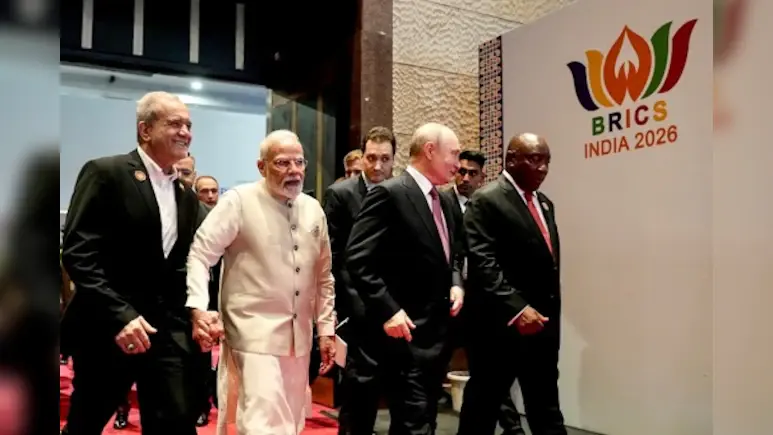 BRICS 2026: ఇరాన్ అధ్యక్షుడి చేయి పట్టుకుని నడిచిన ప్రధాని మోదీ..ప్రపంచ దృష్టిని ఆకర్షించిన ఫొటో!