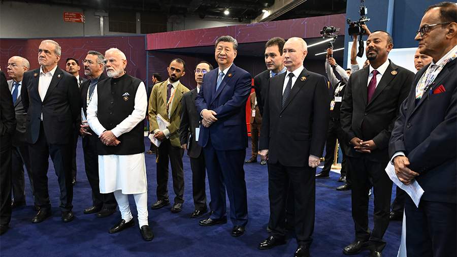 президент РФ и его зарубежные коллеги побывали на выставке