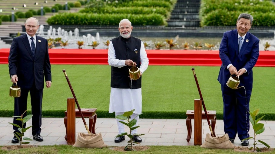 भारत मंडपम में PM मोदी और BRICS नेताओं ने लगाए बरगद के पौधे, जानिए क्या है संदेश