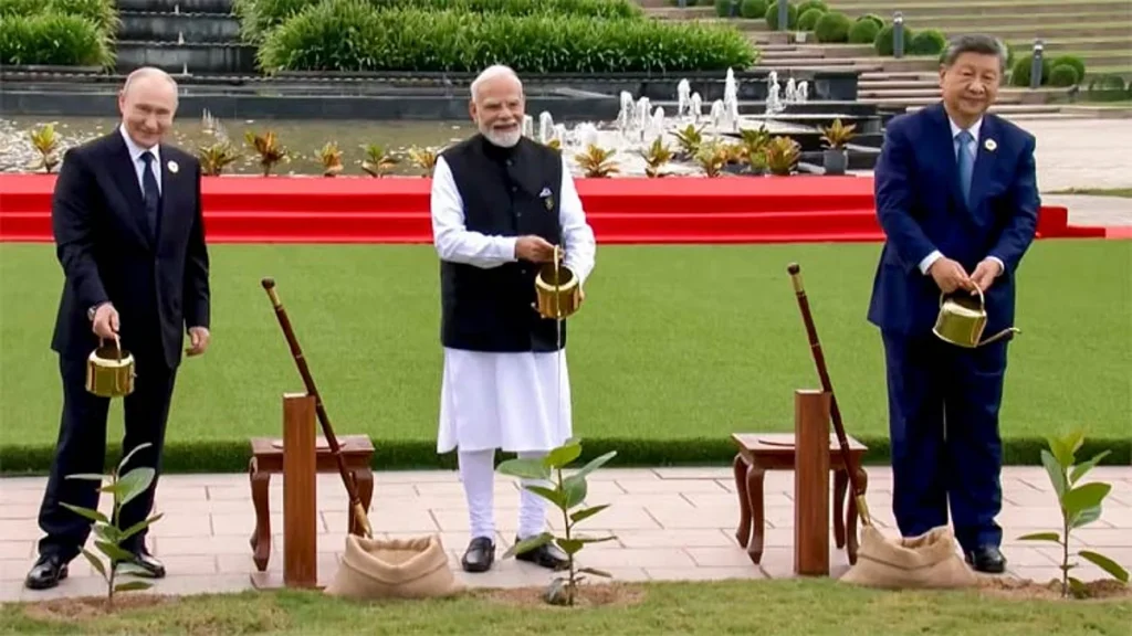 பிரிக்ஸ் நாடுகளின் தலைவர்களுடன் இணைந்து மரக்கன்று நட்ட பிரதமர் மோடி