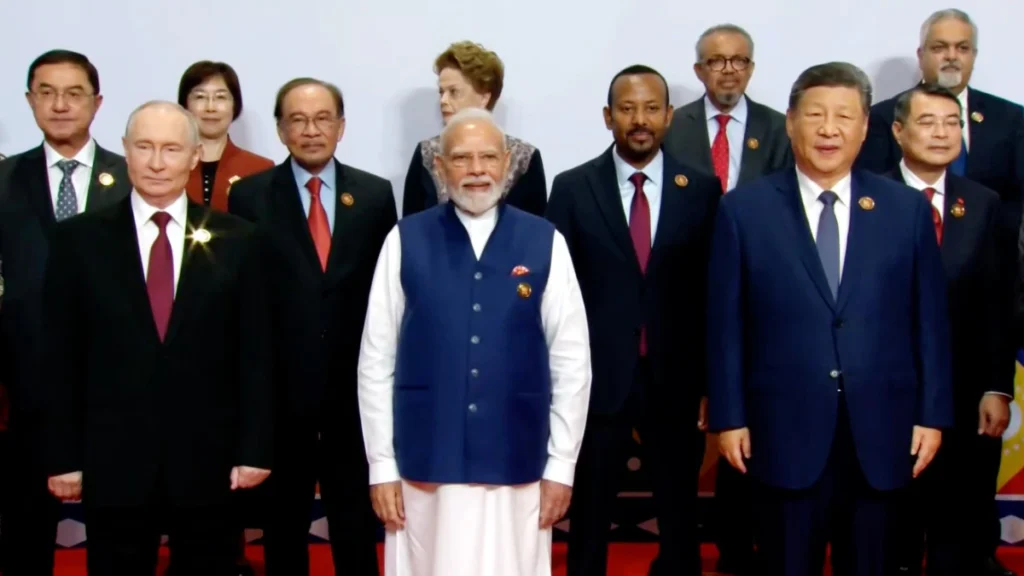 एक फ्रेम में मोदी, पुतिन-जिनपिंग... BRICS की फैमिली फोटो बनी चर्चा का केंद्र