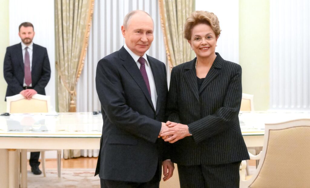 Dilma Rousseff e Banco dos Brics buscam caminhos para financiar a Rússia